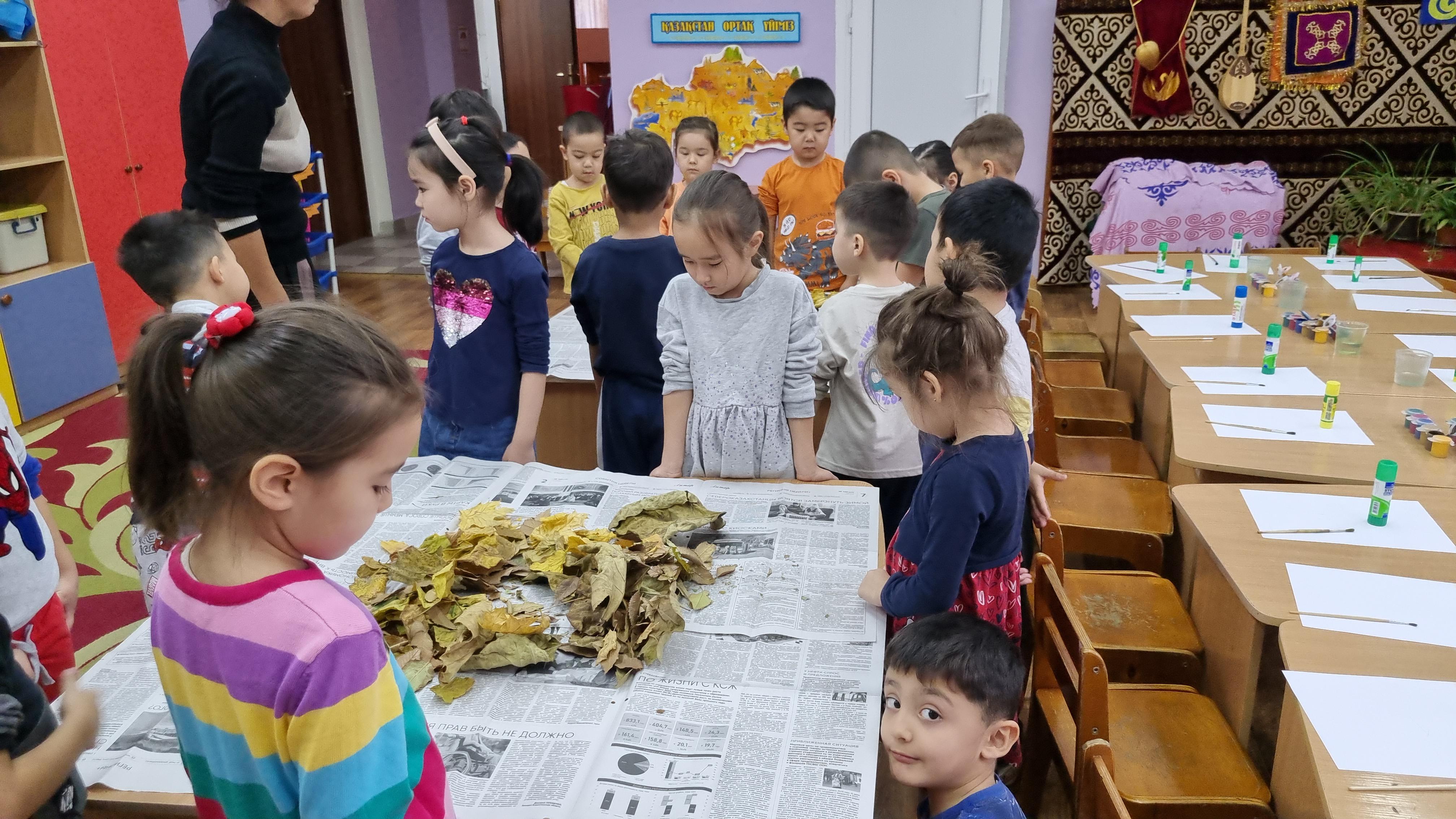 Жапсыру іс-әрекет "Күзгі ағаш"дәстүрден тыс мектепалды "Жұлдыз"тобы тәрбиеші Көшмағанбетова Ә.Ш.