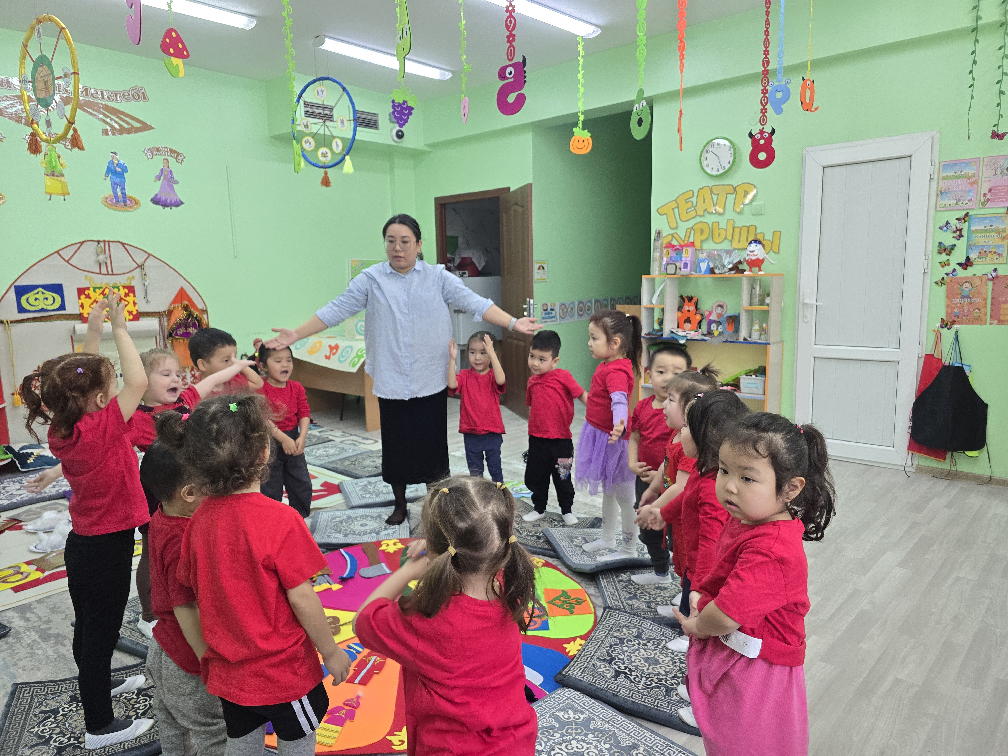Ұйымдастырылған ашық іс-әрекеттер: "Ою-өрнек сәніміз"ортаңғы "Барыс"тобы тәрбиеші Ақұзақ Б.Ж.