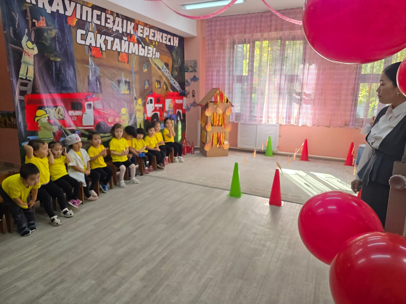 Ұйымдастырылған іс-әрекет: "Қауіпсіздік ережесін сақтаймыз" ортаңғы "Балапан" тобы тәрбиеші Байдуллаева Д.С.