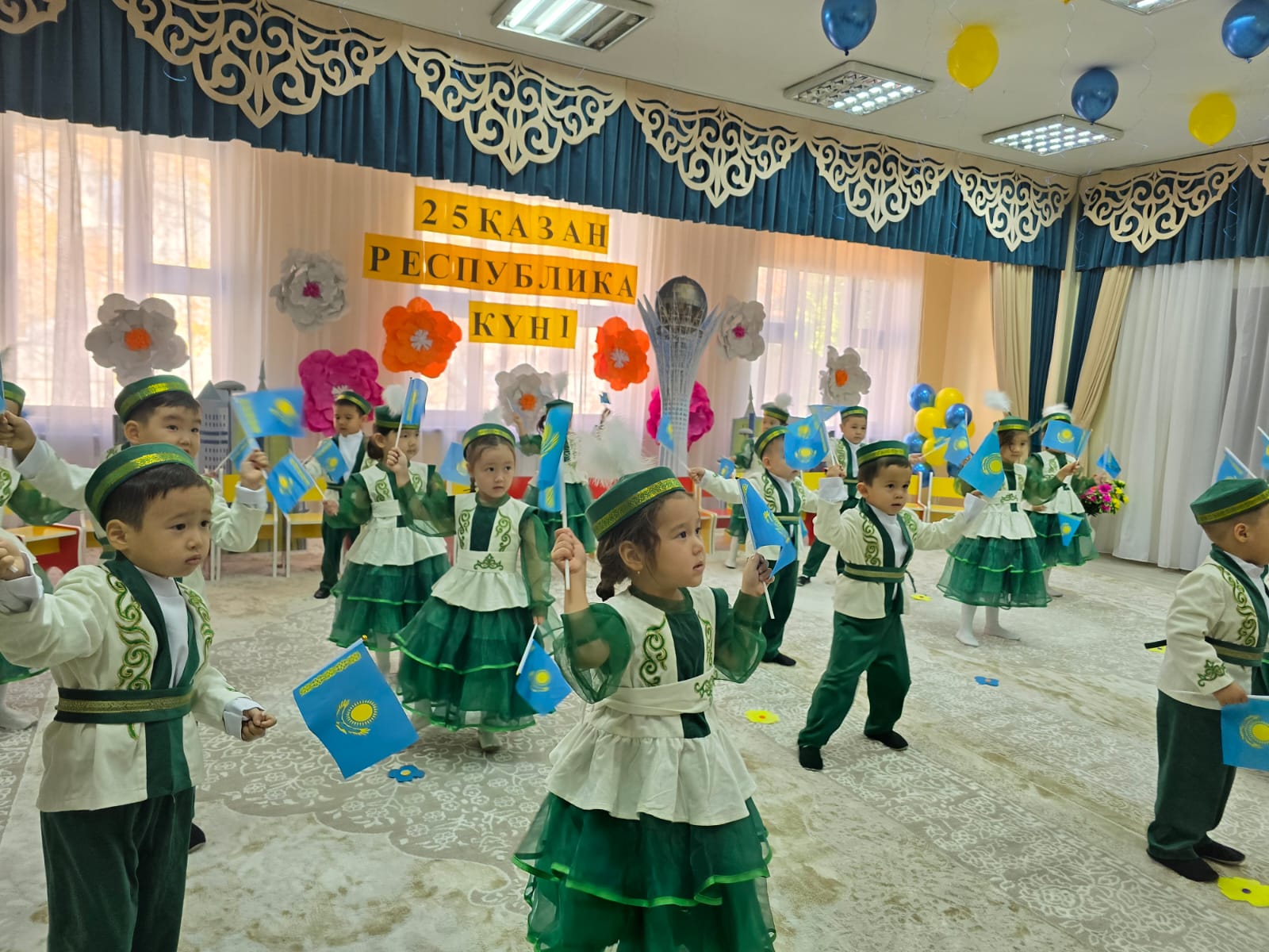 Ертеңгілік : "25-Қазан Республика күні" ересек "Қарлығаш" тобы тәрбиеші  Жарылқасын Ж.Қ.