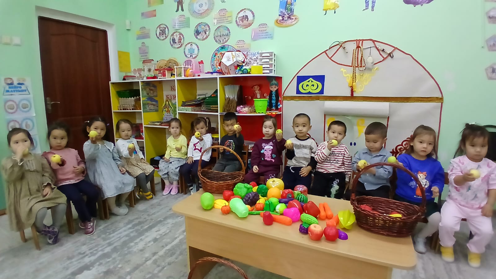 Денсаулық күні:"Дәрумендер" ортаңғы "Барыс" тобы тәрбиеші Бекбосынова А.Қ.