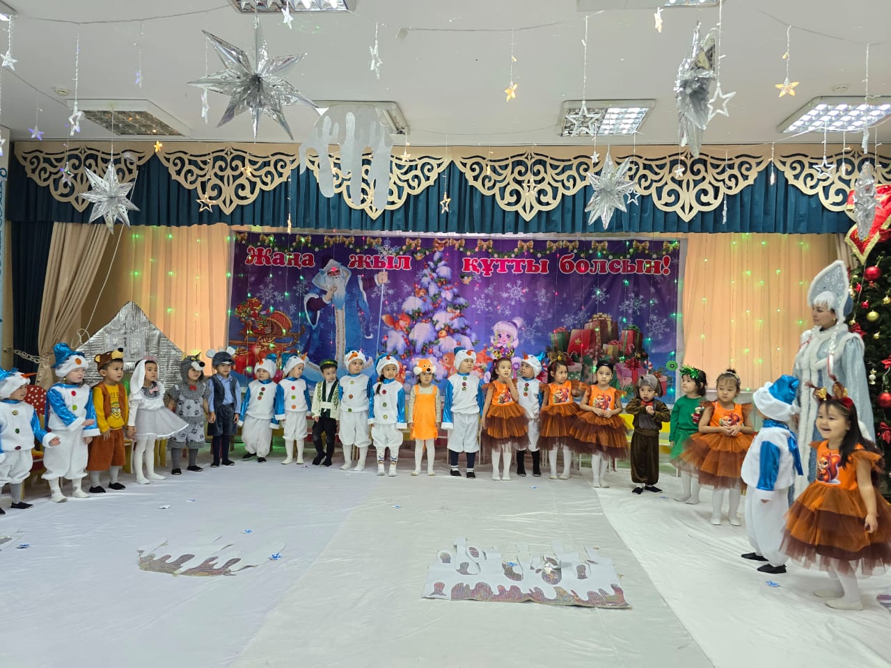 Ертеңгілік: "Қолғап" ертегісі желісімен ересек "Қарлығаш" тобы тәрбиеші Жарылқасын Ж.Қ.