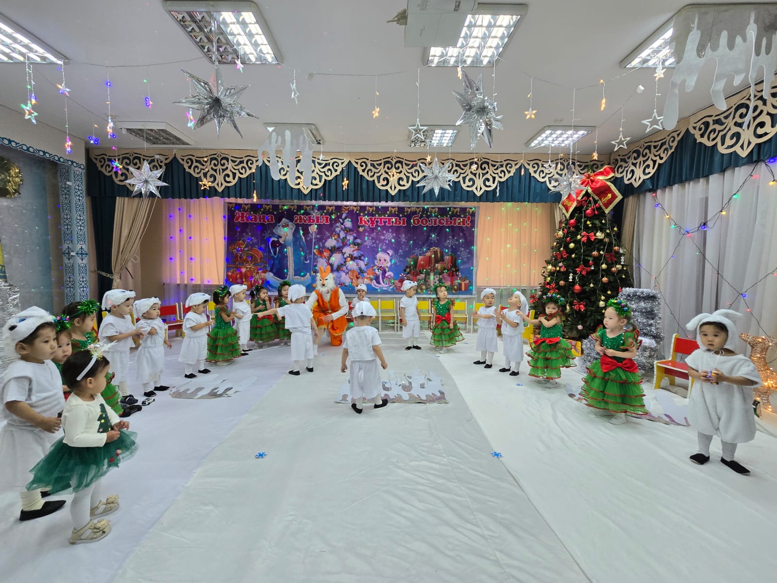 "Қош келдің,Жаңа жыл"  кіші "Алма" тобы тәрбиеші КУдайбергенова М.М: